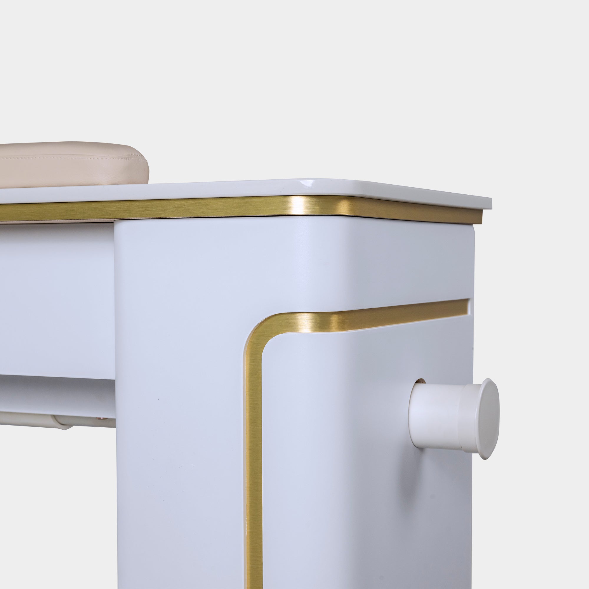 SP Nail Table w/Pipe 39"3/4