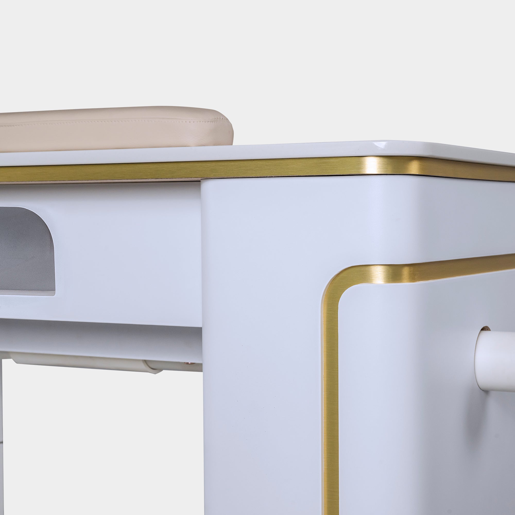 SP Nail Table w/Pipe 39"3/4