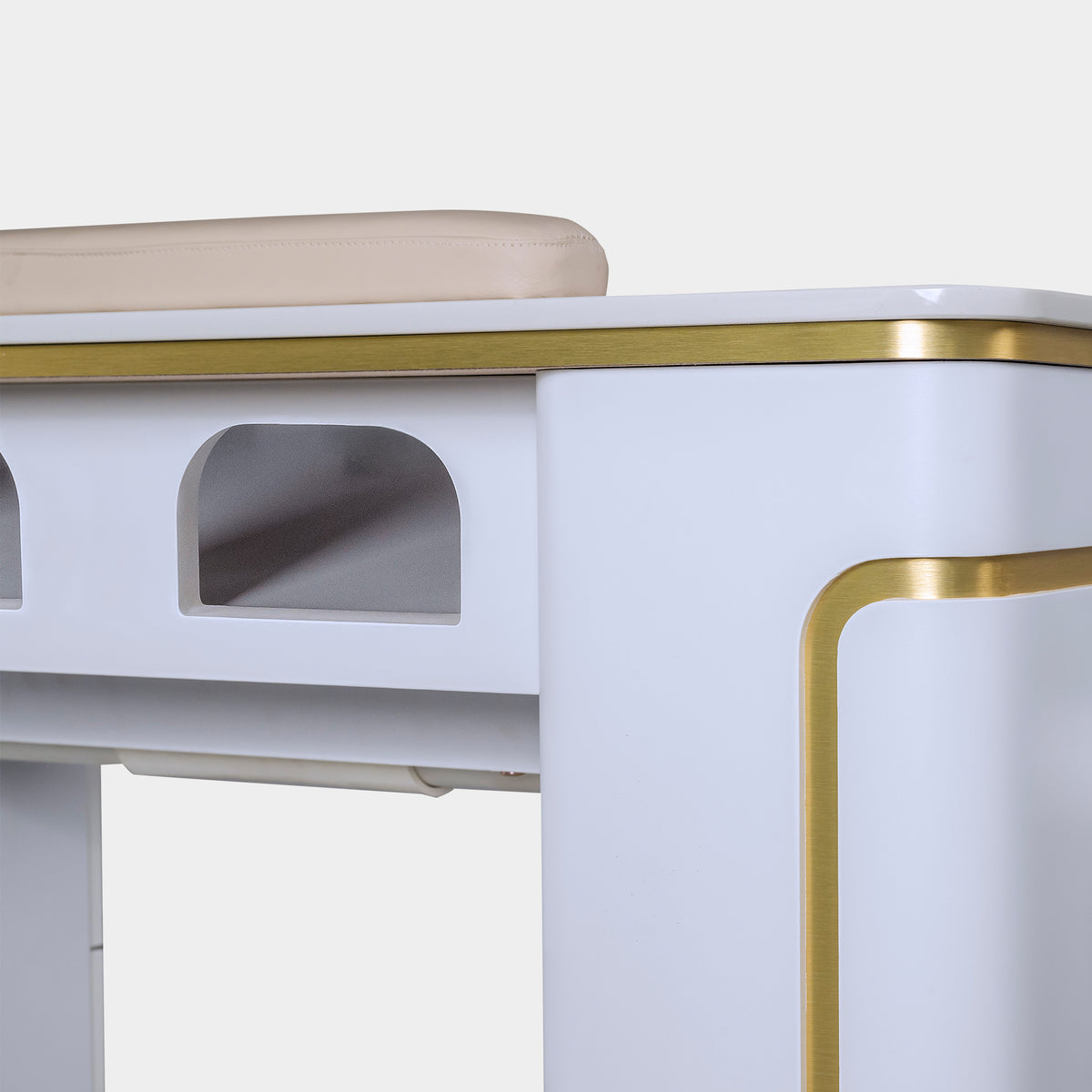 SP Nail Table w/Pipe 39"3/4